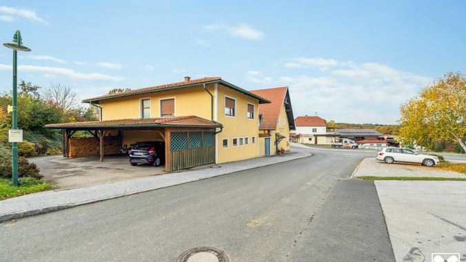 Einfahrt/Carport