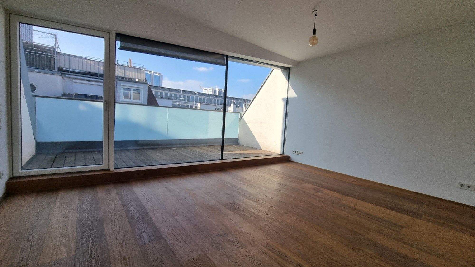 Dachgeschoß Wohnung mit 2 Terrassen, Nähe Wien Mitte