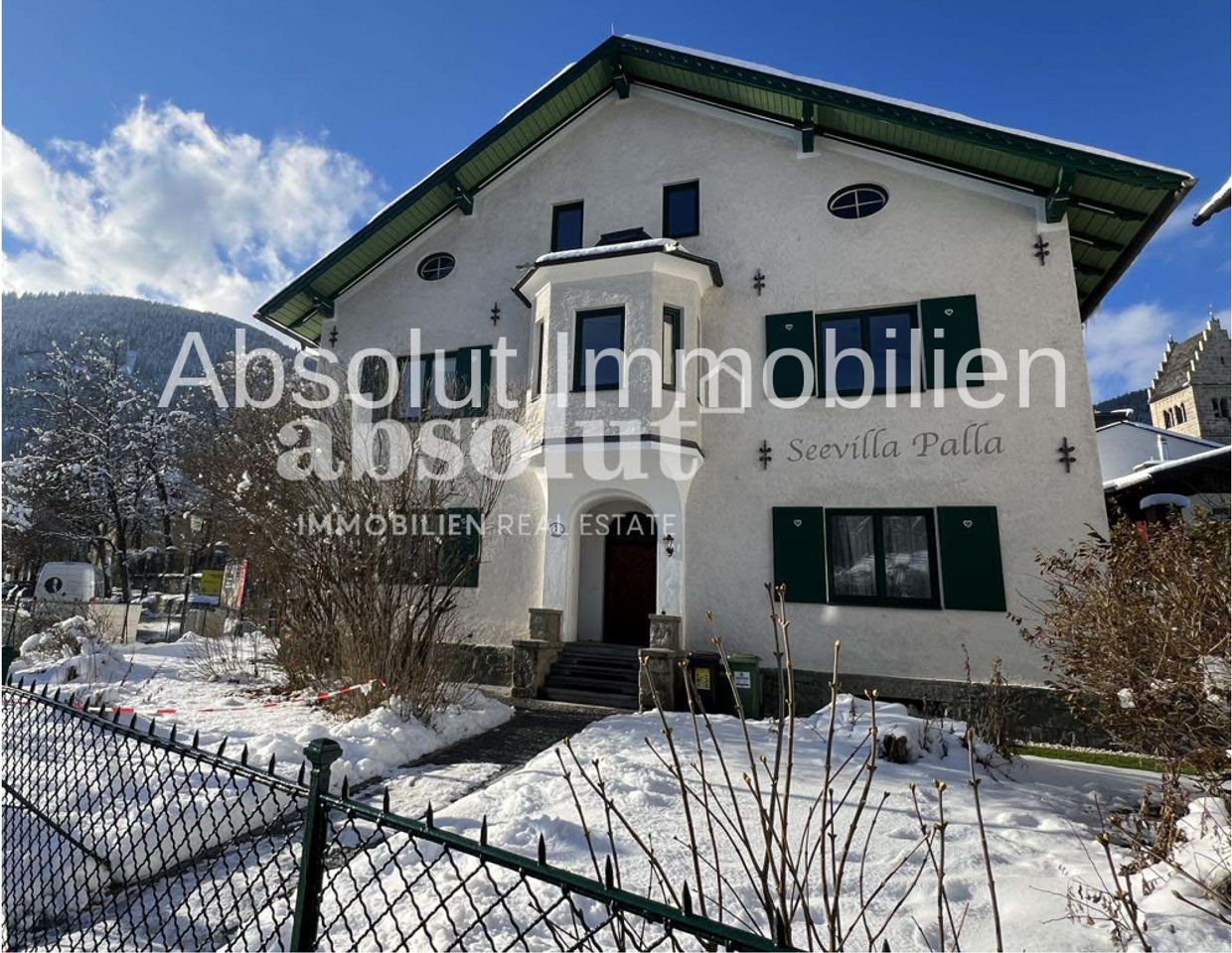 ZWEITWOHNSITZ zur Miete! Komplett sanierte Wohnung mit 100 % Seeblick in historischer Altbauvilla!