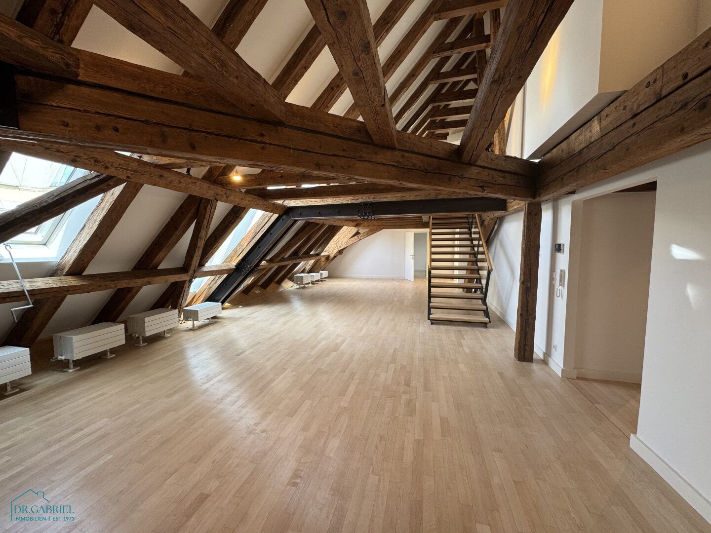 DACH-TERRASSENMAISONETTE NÄHE STEPHANSPLATZ