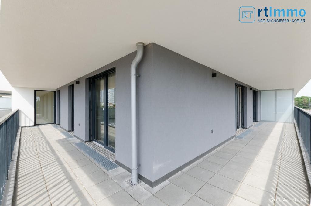 MODERNE 4 ZIMMER ECKWOHNUNG MIT RIESIGEM BALKON + GARAGENPLATZ- U1 NÄHE