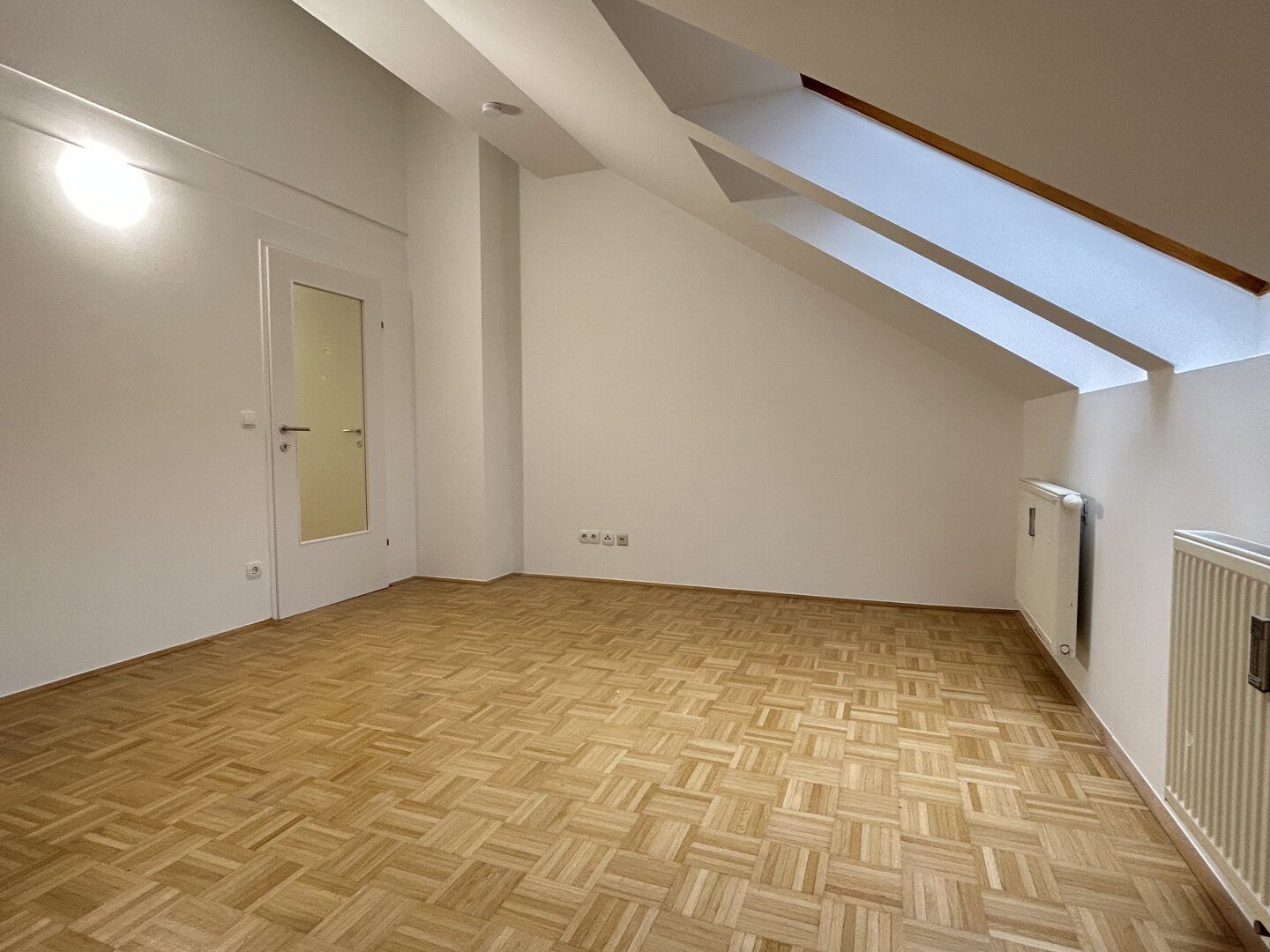 Geidorf - Sanierte 1-Zimmer-Dachgeschosswohnung mit Lift - Vista 2