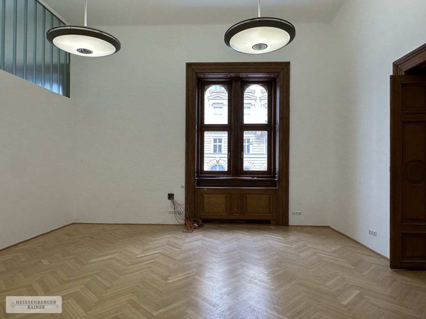 PRÄCHTIGES ALTBAUBÜRO /// SOFORT EINZUGSBEREIT /// VIER ZIMMER, VIER EINGÄNGE - Ansicht 4