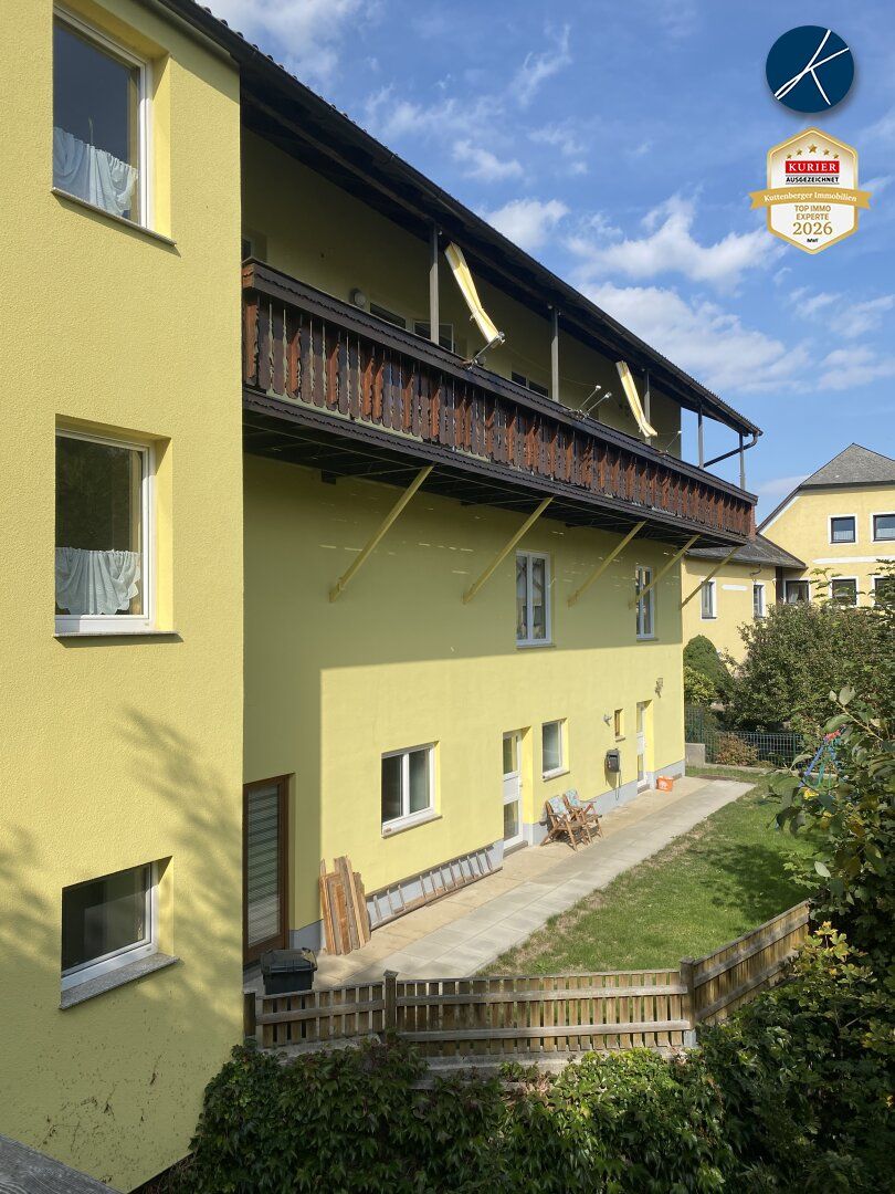 Wohnhaus mit Geschäftsräumlichkeiten in zentraler Lage.