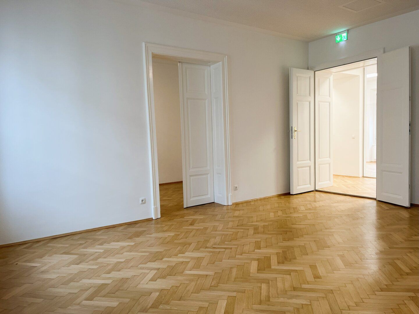 Repräsentatives Büro mit 5 Büroräumen und Balkon in zentraler Lage von Graz - Mehr