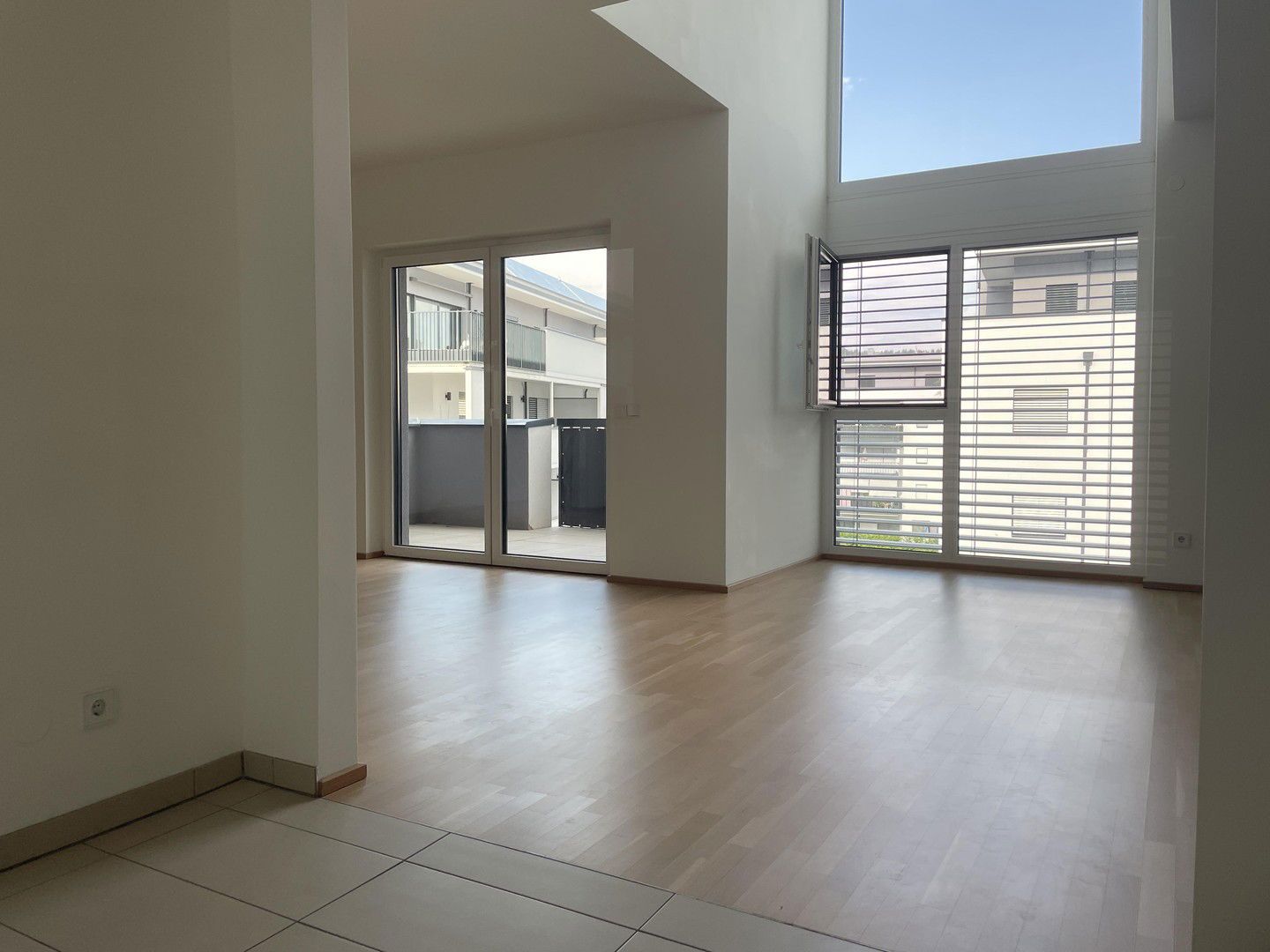 Moderne Wohnung auf 2 Ebenen mit großzügigen Räumen
