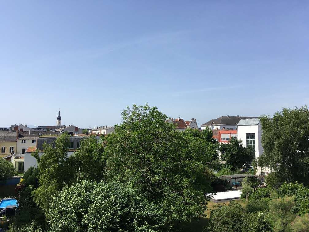 Neubau-Stadtappartement mit Fern- u. Grünblick - Südlage - Loggia - Kühlung