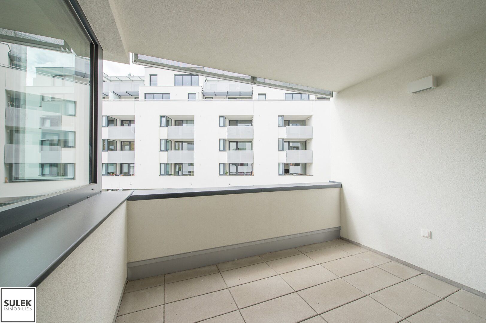 helle, freundliche 2 Zi.-Neubauwohnung + Loggia: U4 fußläufig erreichbar - ab 1.11.2025