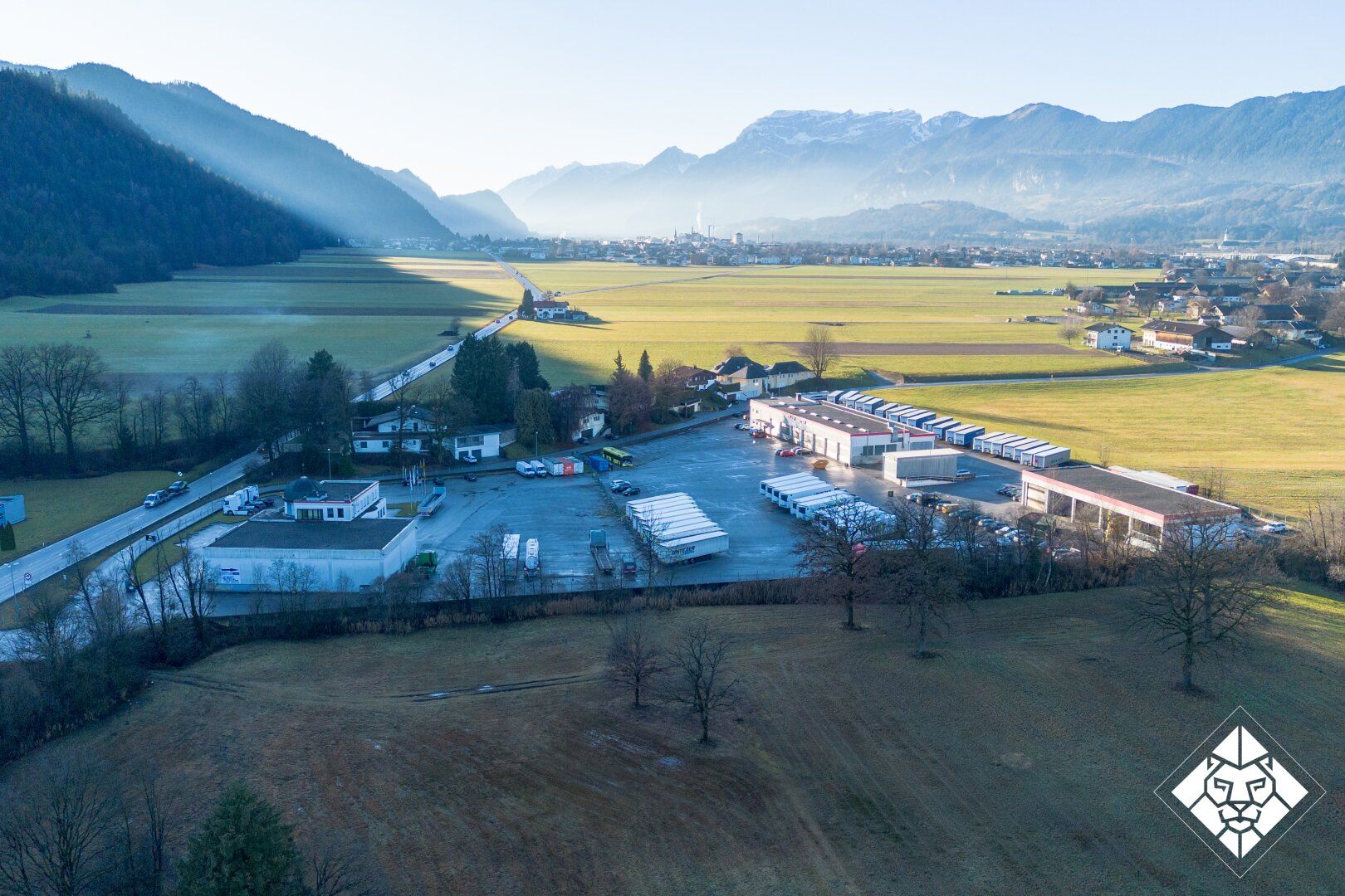 Großflächige Industrie- und Gewerbeliegenschaft mit umfassender Betriebsanlagengenehmigung in Top-Lage nahe der A12 - Ansicht 3