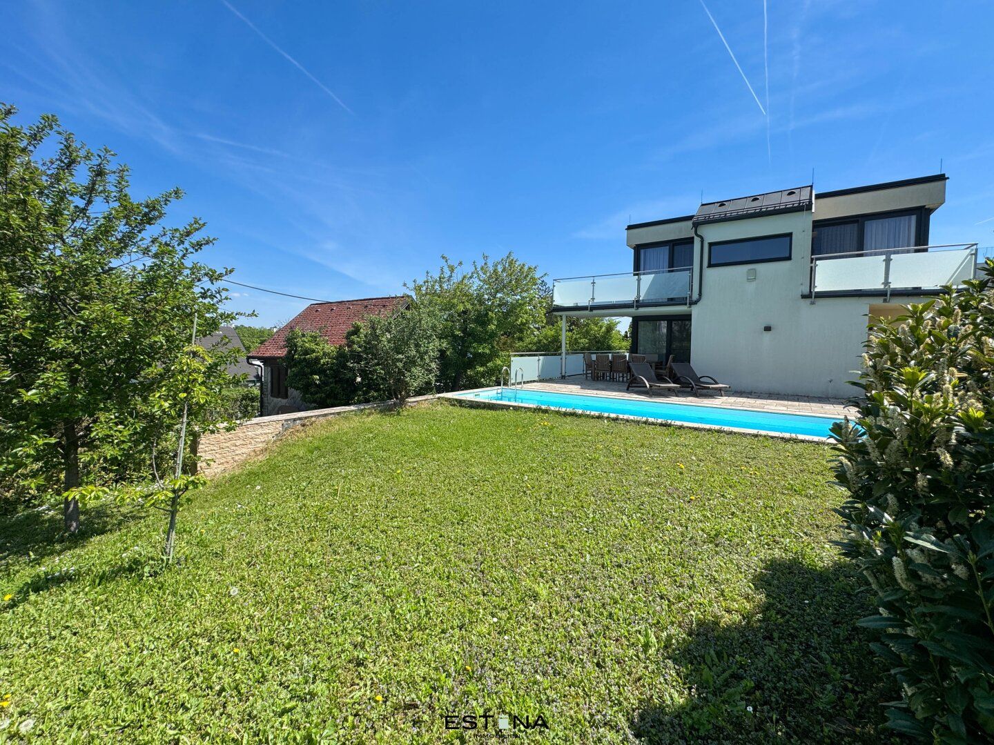 Familientraum am Hackenberg mit Weingartenblick, Pool & High-End-Ausstattung