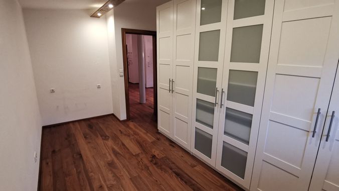 Arbeitszimmer mit Kleiderschrank 