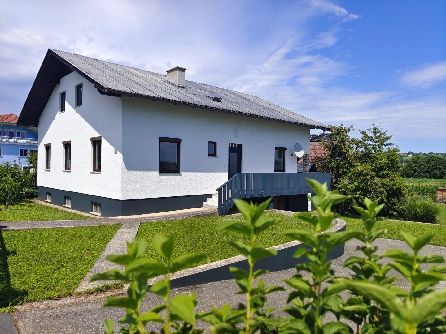 Natur trifft Lebensqualität in Thermenregion! Gemütliches Einfamilienhaus in sonniger Ruhelage mit traumhaftem Ausblick und großem Gartenhaus