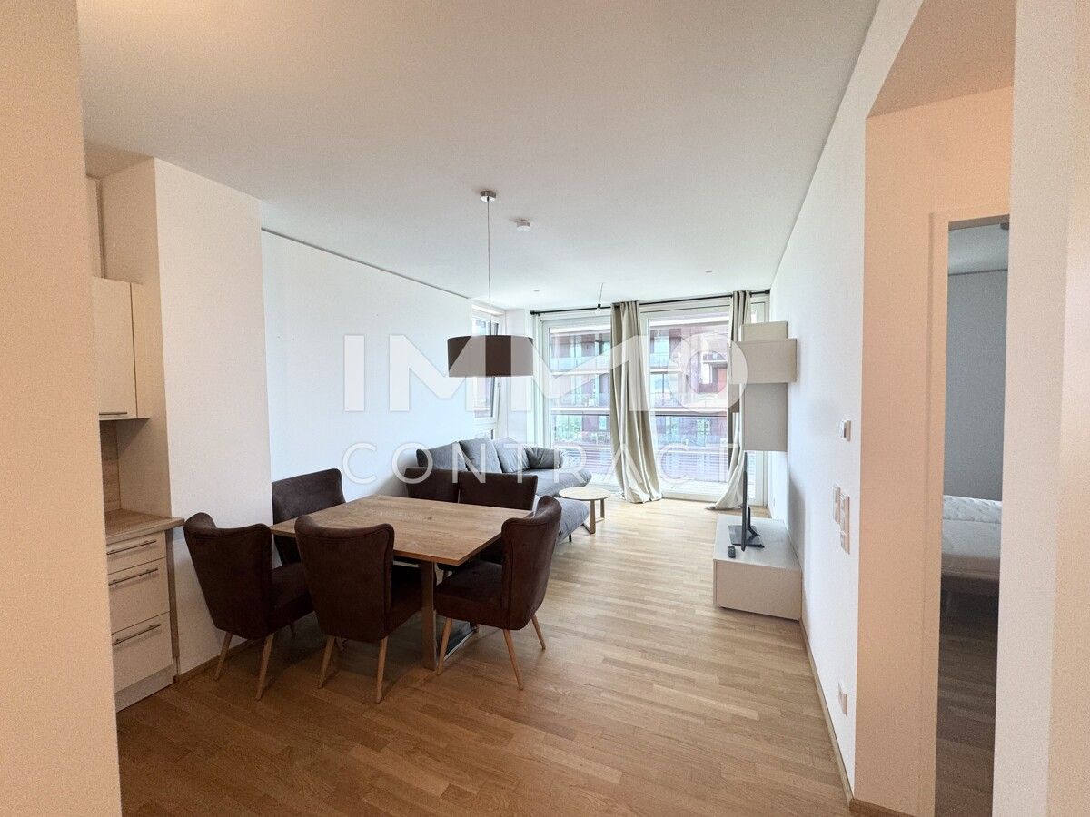 Möblierte 2 Zimmer Wohnung im TrIIIple Turm 1 - Pool am Dach - U3 Station um die Ecke!