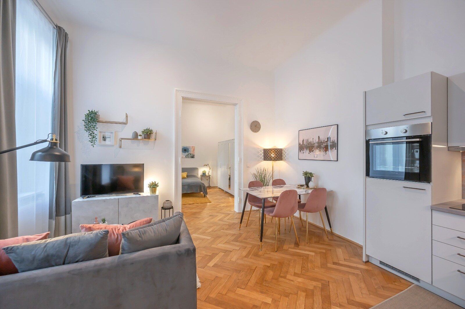 Altbau-Cityapartment komplett hofseitig & ruhig - sofort bezugsfertig | 3 Zimmer