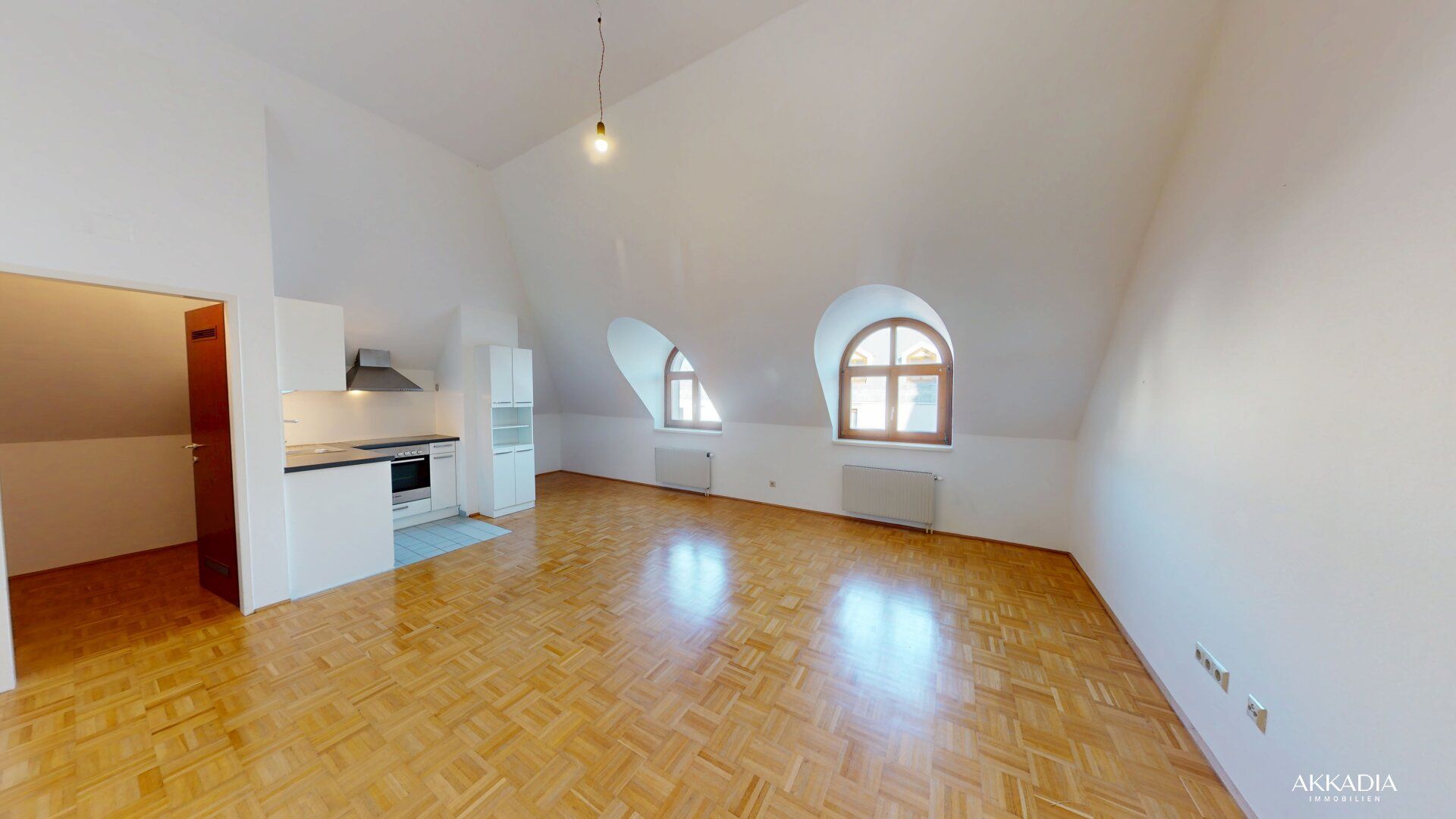 Zentrale moderne 2 Zimmer Dachgeschoss Wohnung