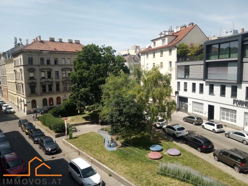 ***Beim Leon-Askin-Park:helle 2-Zimmer-Wohnung mit separater Kueche***