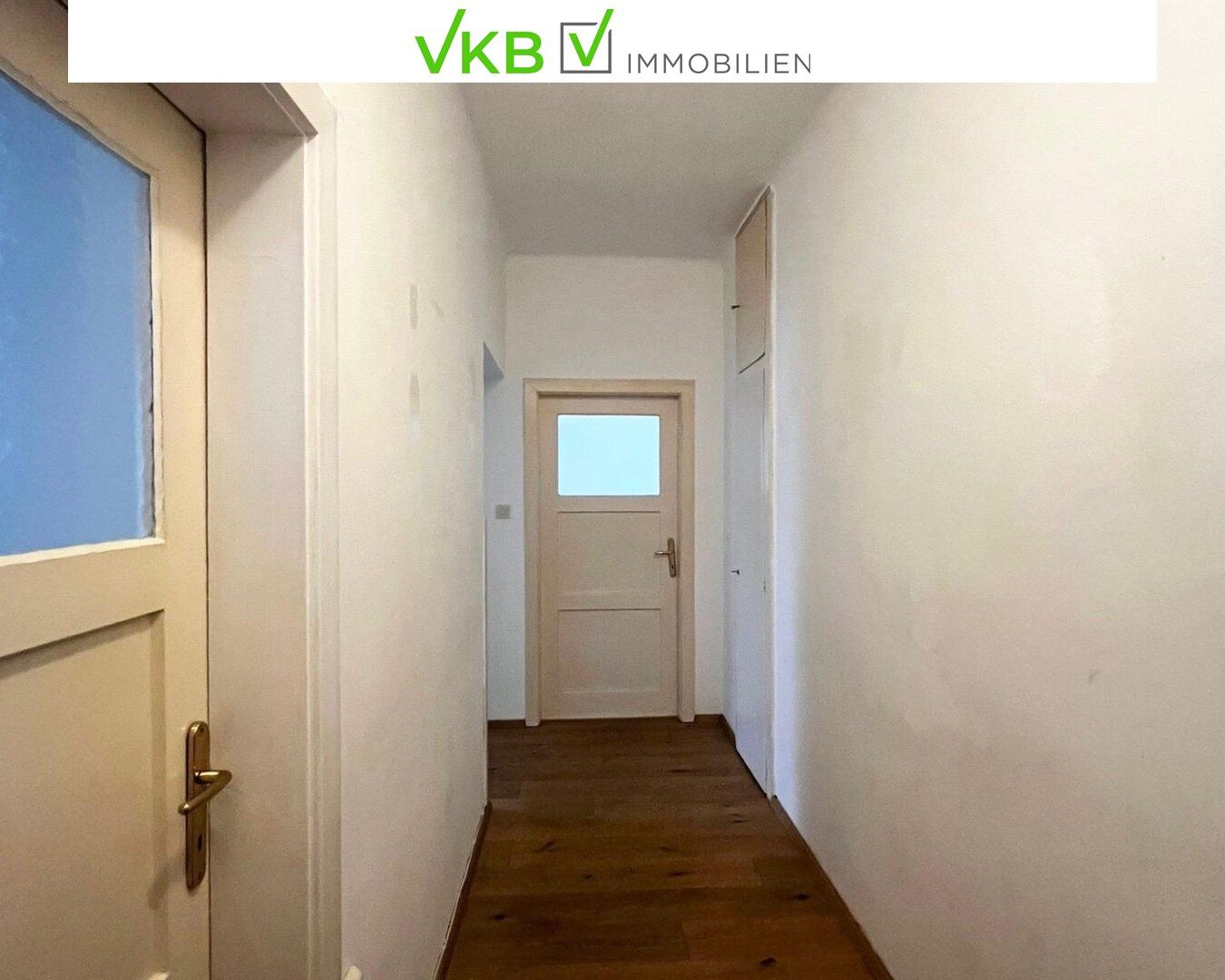 Helle und geräumige 3 - Zimmer Wohnung in guter Lage mit großzügiger Dachterrasse und Lift – pohled 2