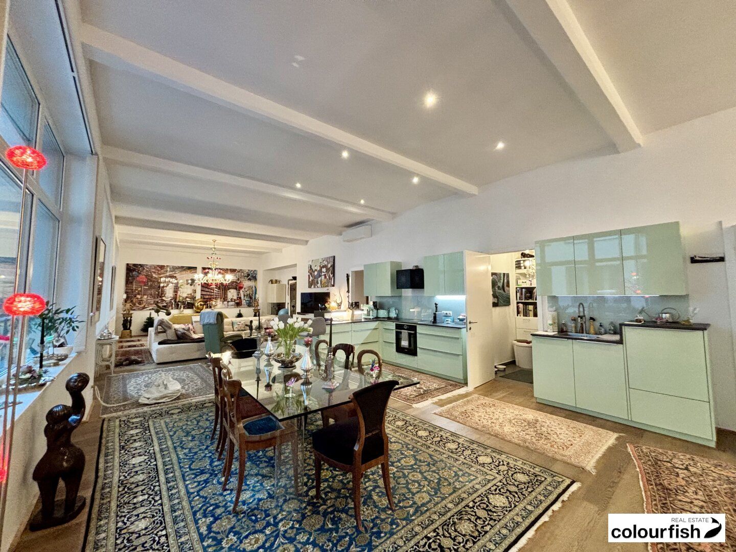 Exklusive Altbauwohnung mit Terrasse, Garagenstellplatz und Fitnessraum in ruhiger Innenhoflage mitten im 7. Bezirk - Raumhöhe 3,70m