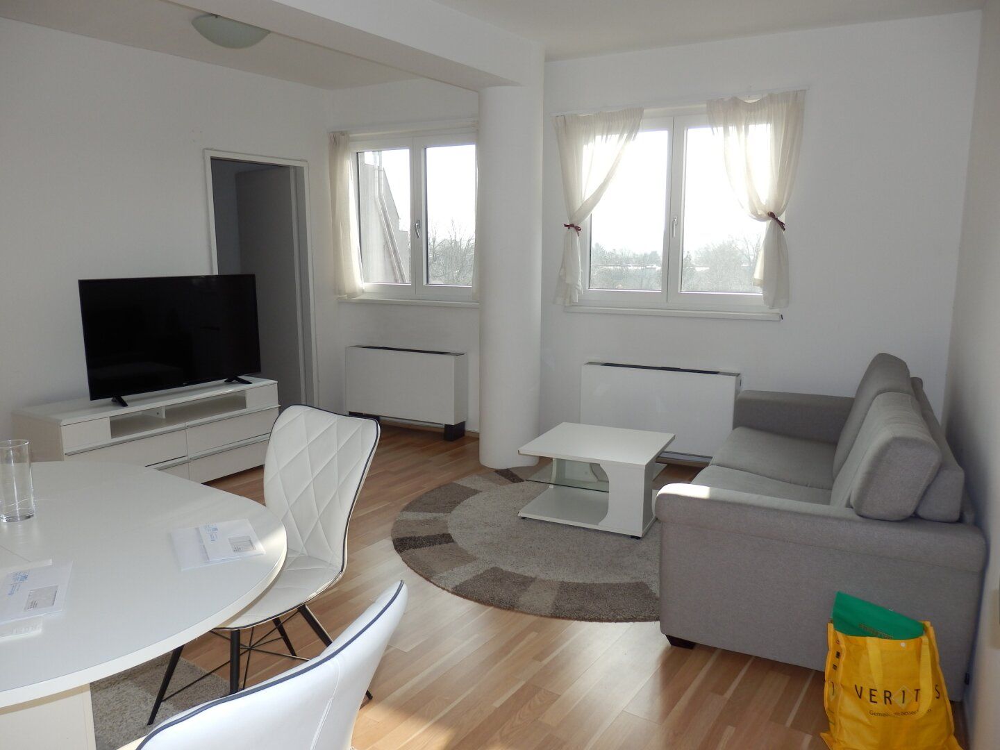 Sonnige Eck-Wohnung, 2 Zimmer Neubau