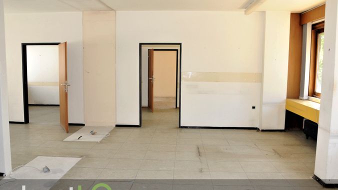7725 Verbundene Büros straßenseitig.jpg