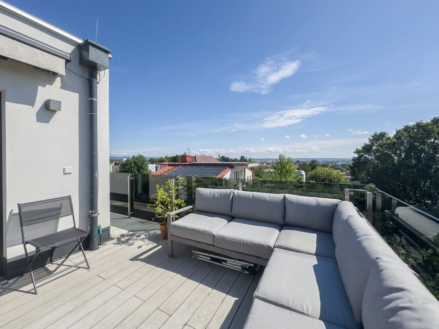 BLICK AUF WIEN - lichtdurchflutete Dachgeschossmaisonette in Grünlage