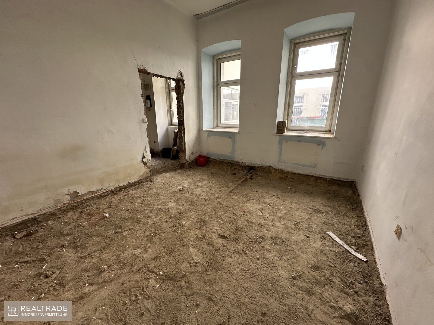 UNSANIERTE ALTBAUWOHNUNGEN NÄHE AUGARTEN!