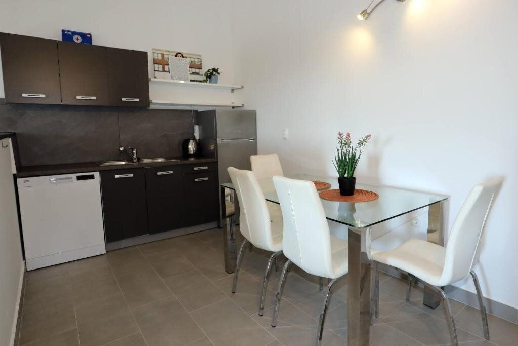 Traum-Apartmenthaus in Pula: 19 Zimmer, Pool, Garten & 8 Terrassen - Erstbezug! - Ansicht 5