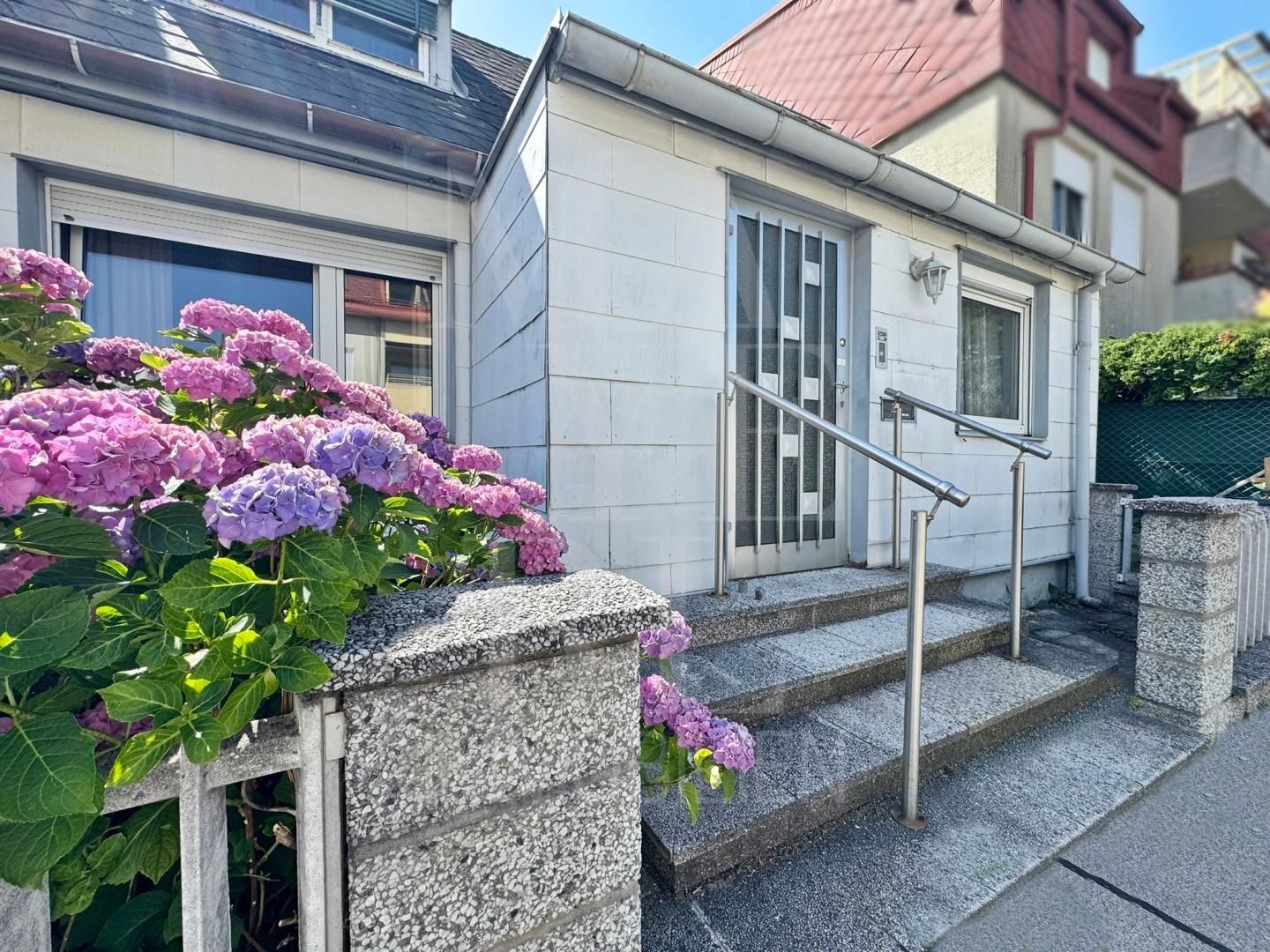 Sanierungsbefürftiges Haus in RUHELAGE am Laaerberg (SUPERÄDIFIKAT)