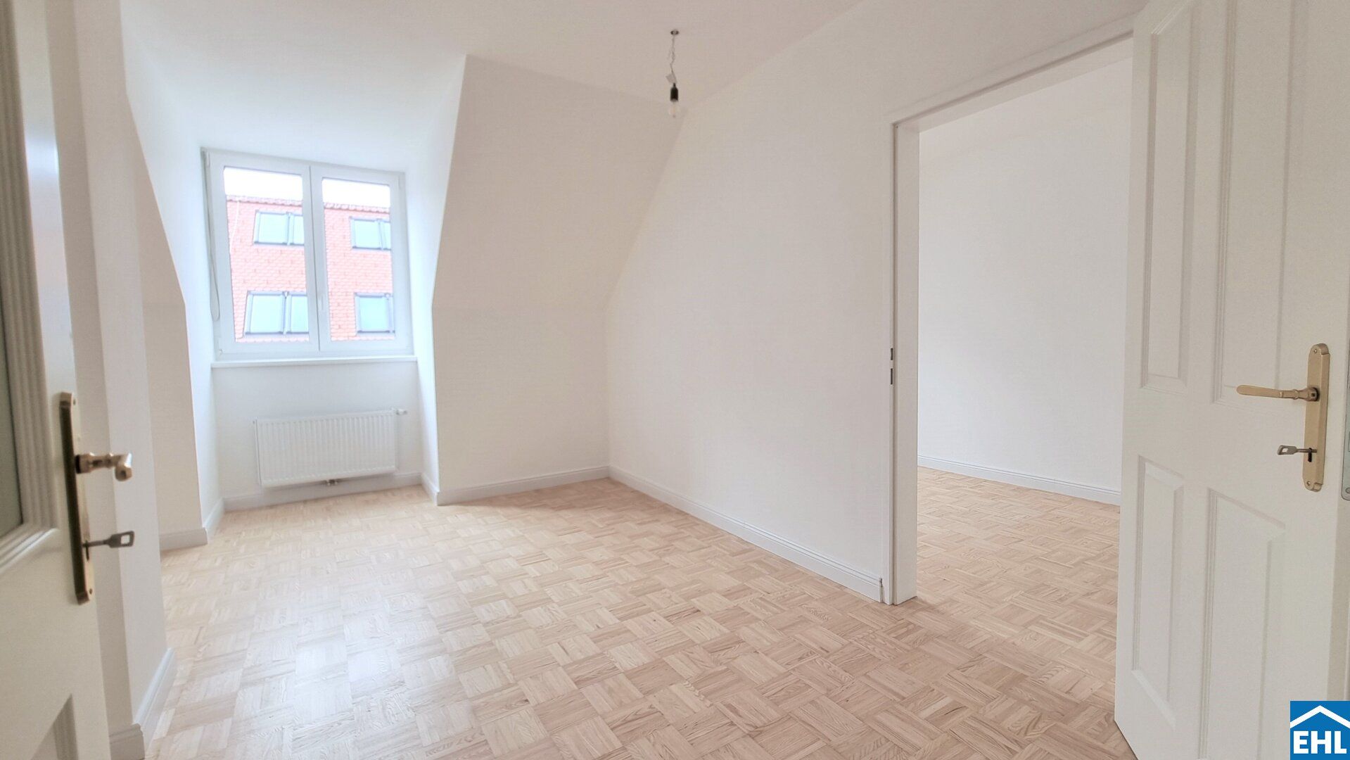 Kaufpreissenkung & GRATIS Goodie! Entdecken Sie die charmante Altbau-Oase im Dachgeschoß mit Garten!