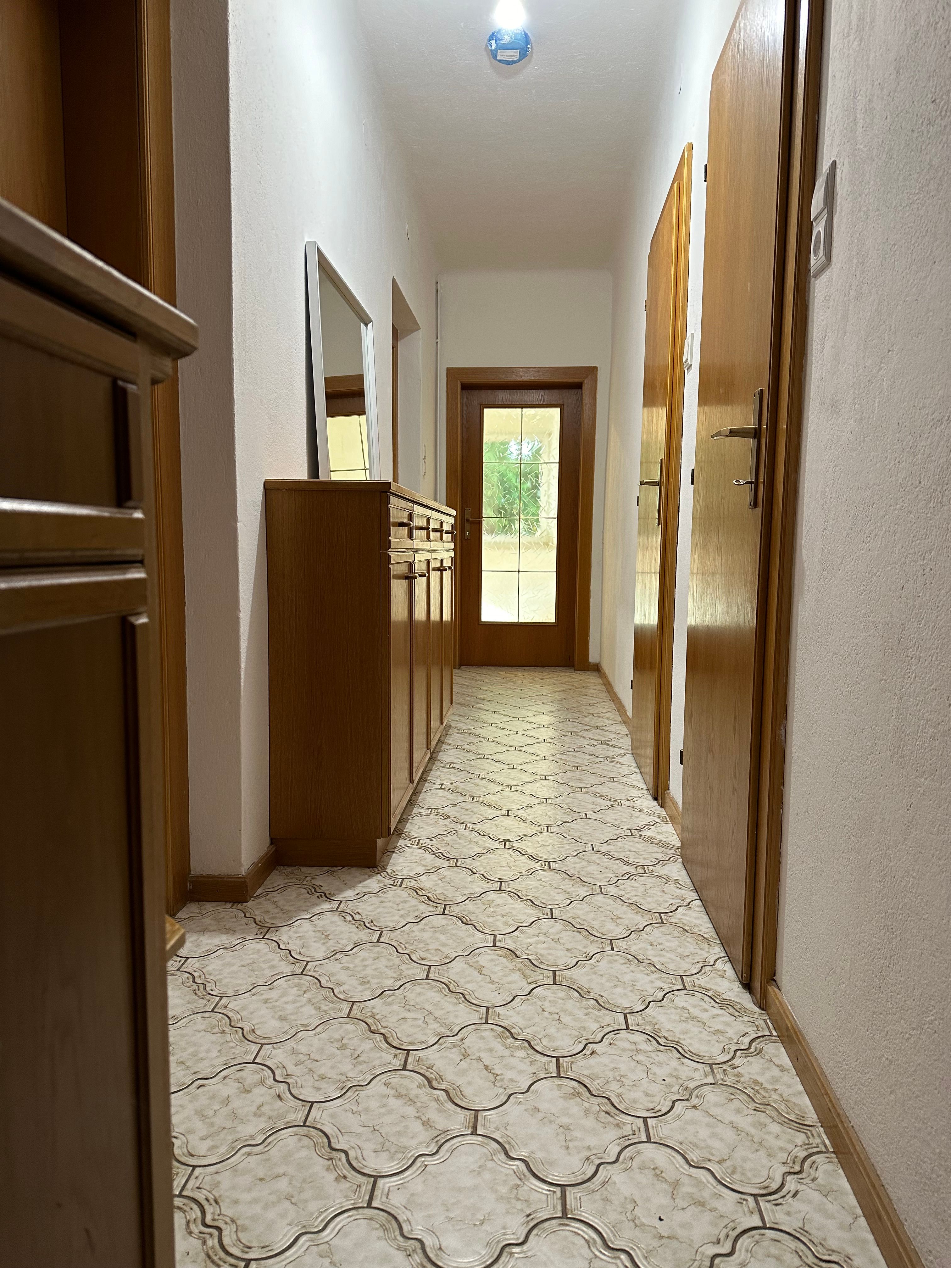 Provisionsfreie Wohnung mit Privatparkplatz.