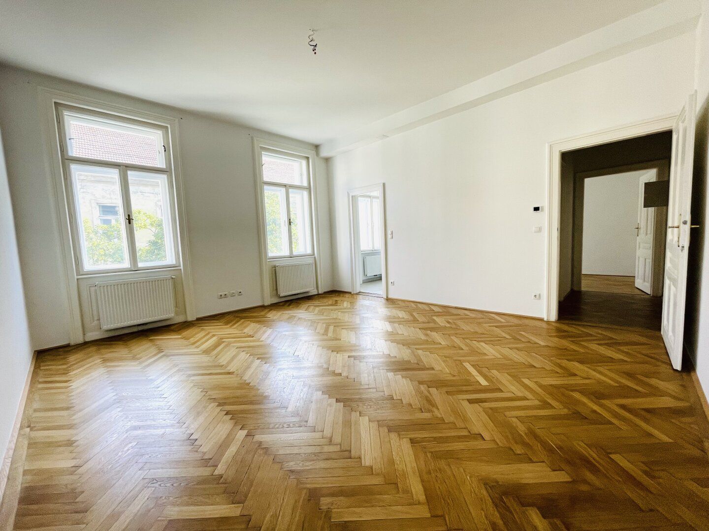 Stilaltbau - 2 Zimmer Wohnung - neu saniert