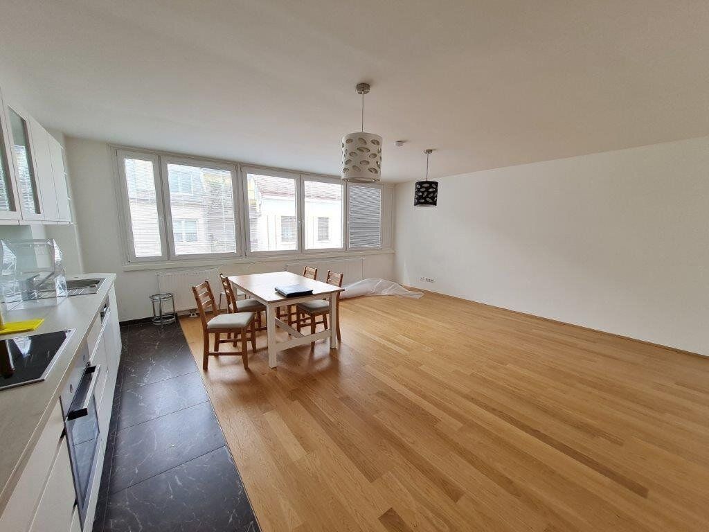 SCHÖNE 3 ZIMMER-NEUBAUWOHNUNG NÄHE U-3-STADTHALLE! TOPRENOVIERT!