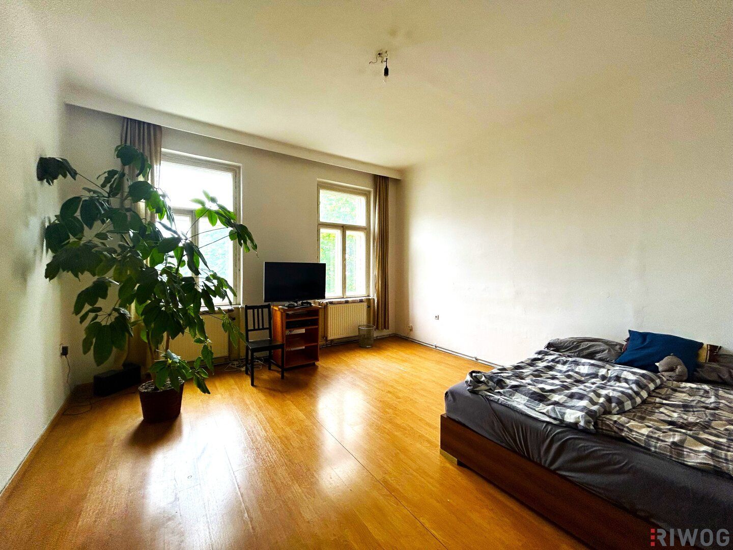 Am Migazziplatz *** Nähe U4/U6 Station *** 1-Zimmer zzgl Esszimmer mit Küchenzeile *** beim Theresienbad / park