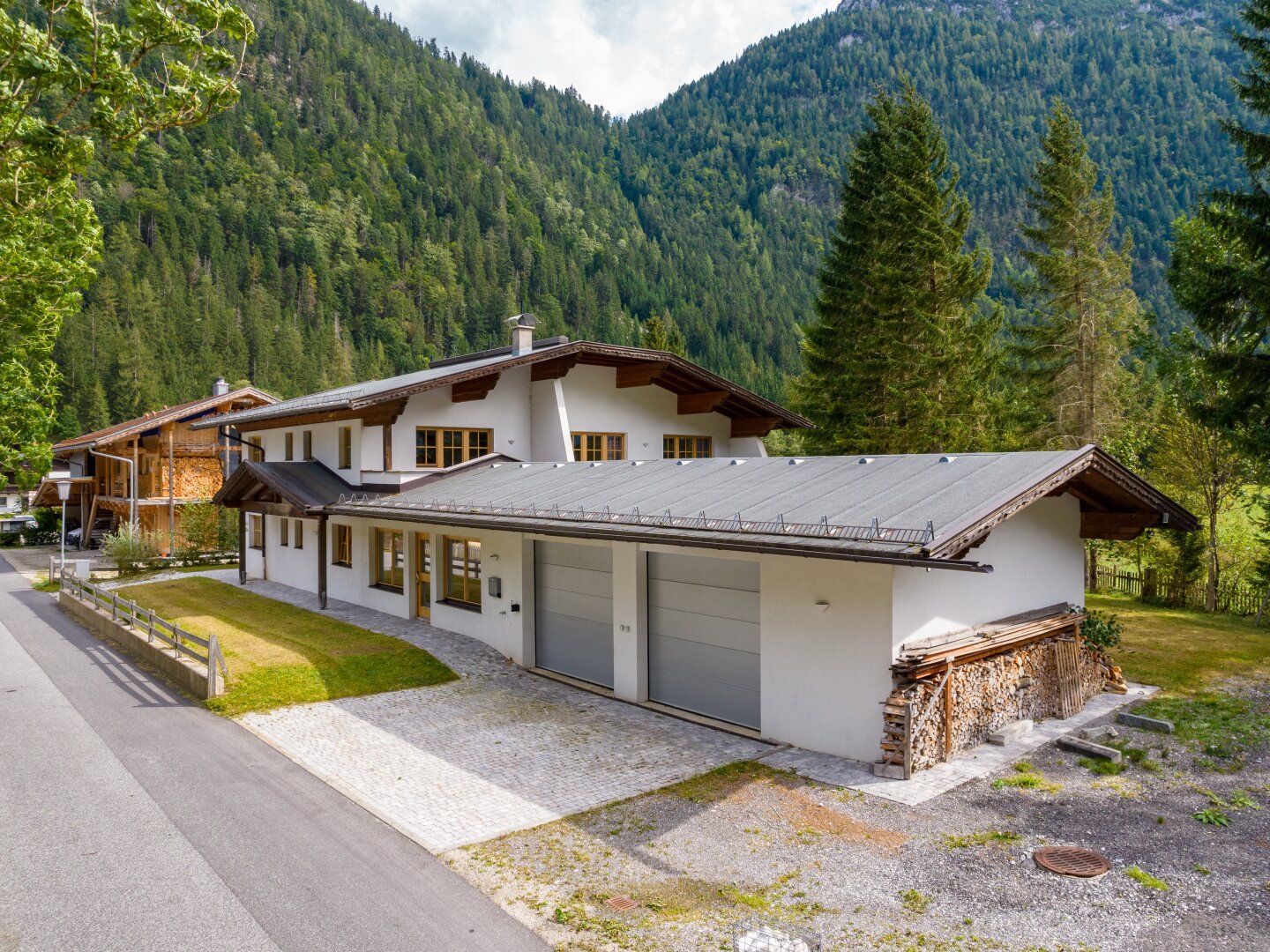 Haus mit zwei Wohnungen & Büro in Leutasch - Wohnen und Arbeiten in traumhafter Alpenlage