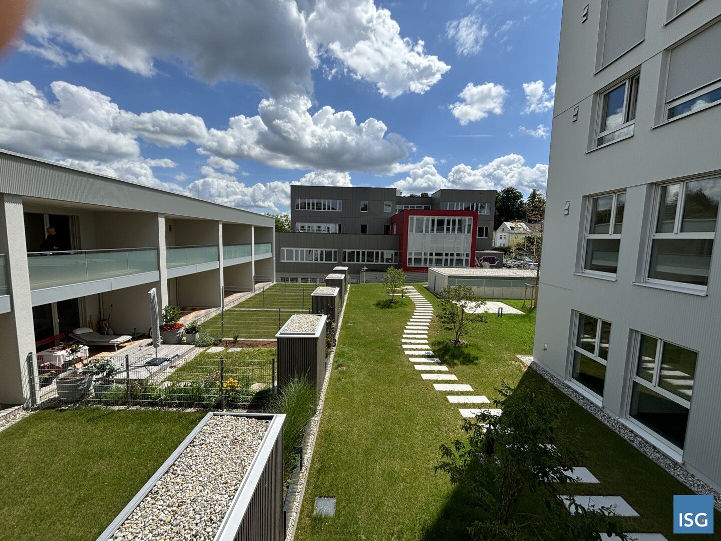 REIHENHAUS-CHARAKTER - TOP18 - exklusiv, provisionsfrei, 4-Zimmer Neubau in Bestlage inkl. Eigengarten - Mehr