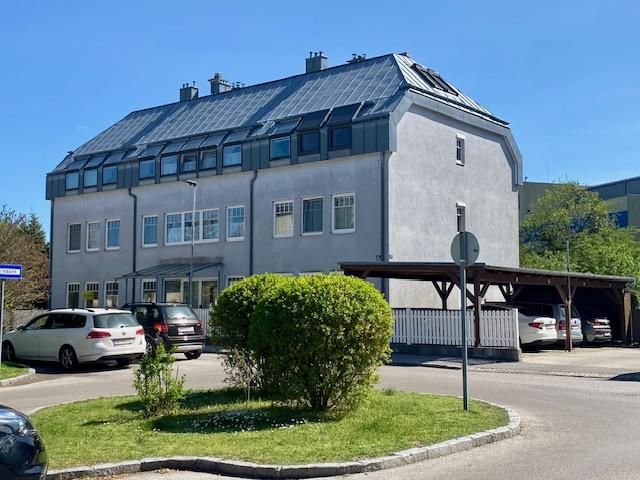 Erdgeschosswohnung mit Garten und Carport! Rarität neben Krankenhaus!