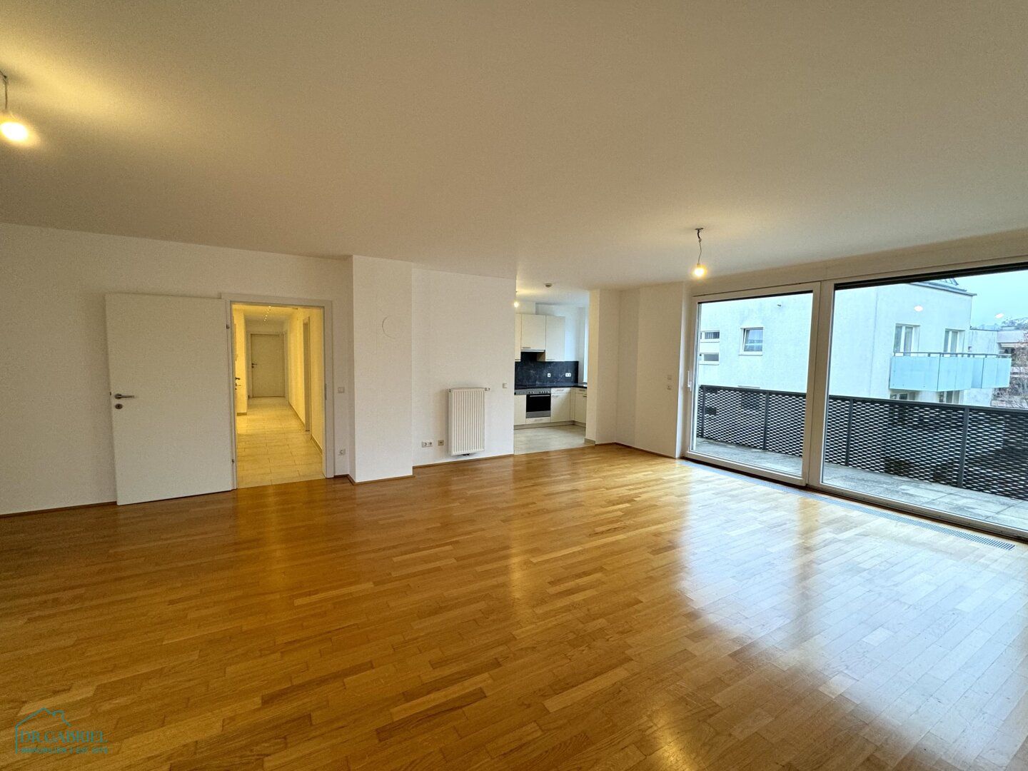MODERNE MIETE MIT BALKON