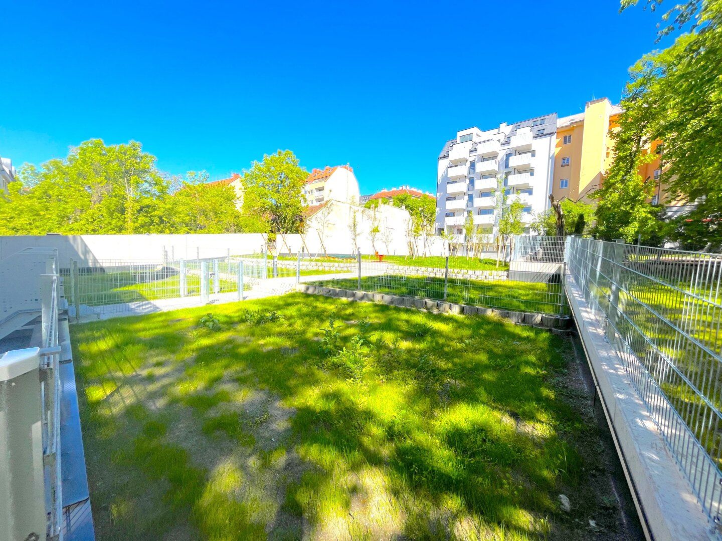 F100 | IDEAL FÜR ANLEGER | 2 ZI GARTENWOHNUNG mit großer Terrasse
