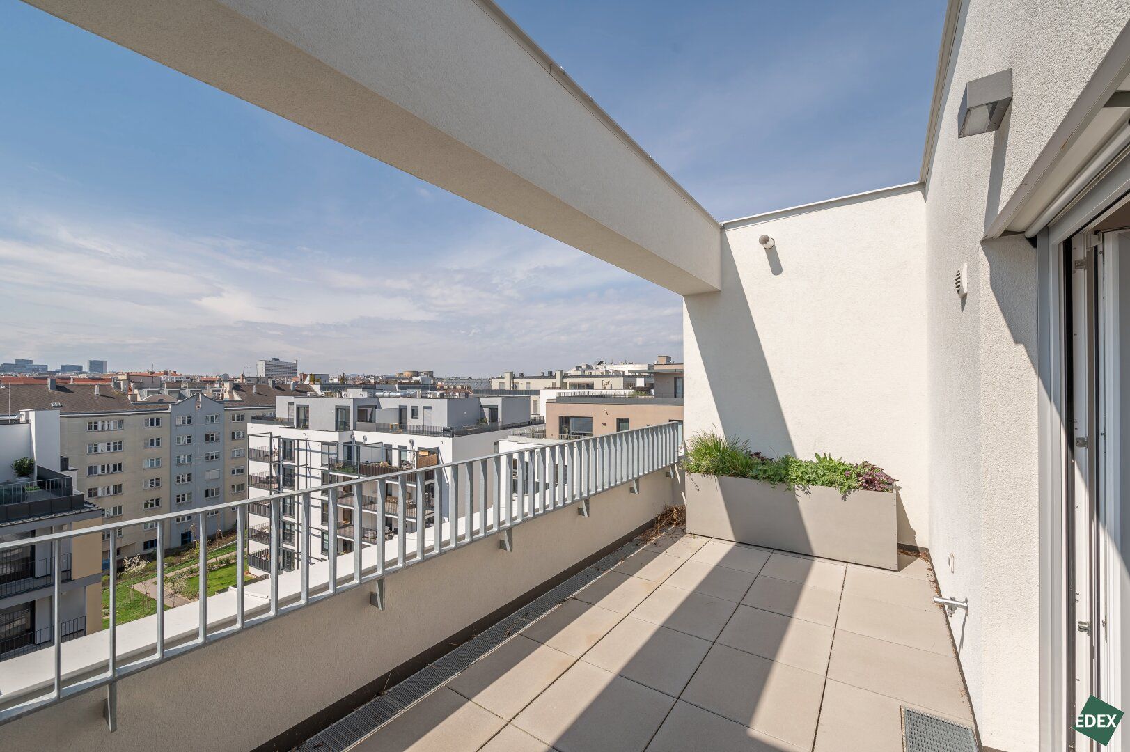 IU - Traumhafte 2-Zimmer DG-Wohnung mit Terrasse
