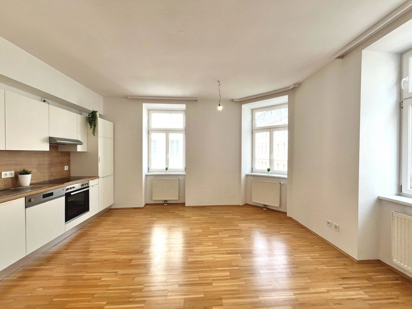 Charmante Eckwohnung im sanierten Altbau mit hervorragender Infrastruktur