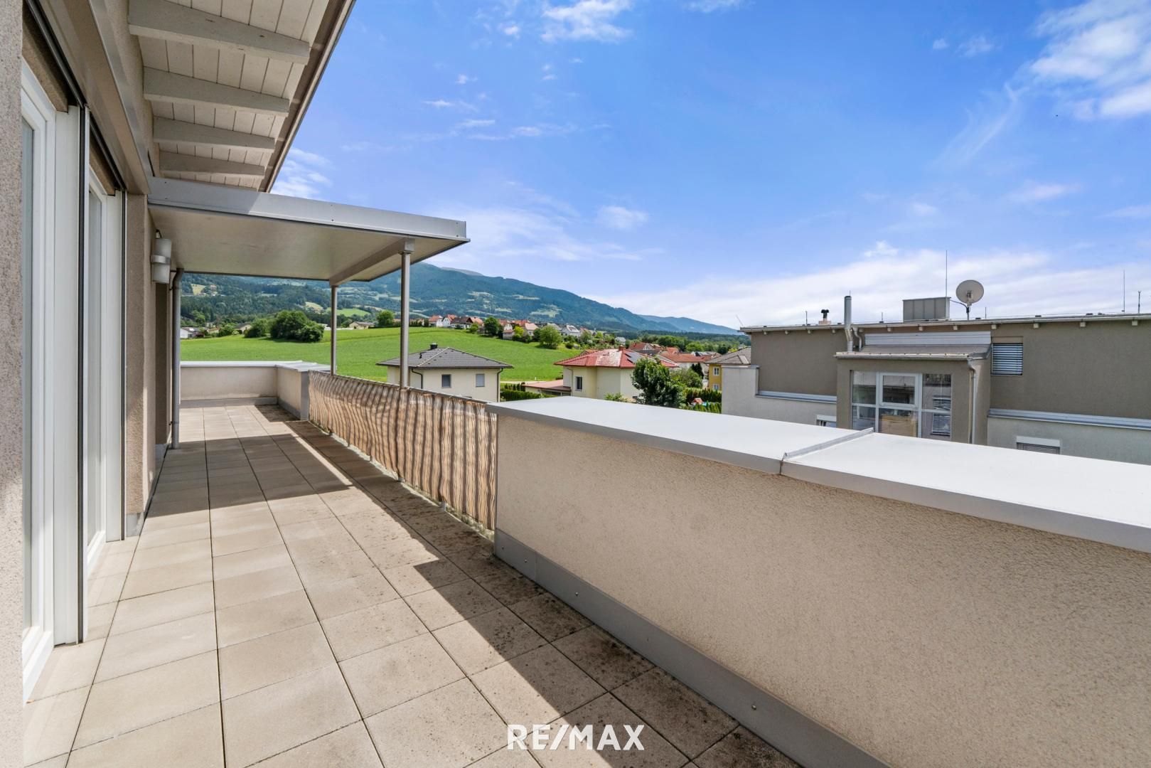 Moderne, großzügige 4-Zimmer-Wohnung mit großer Terrasse und herrlicher Aussicht in St. Stefan