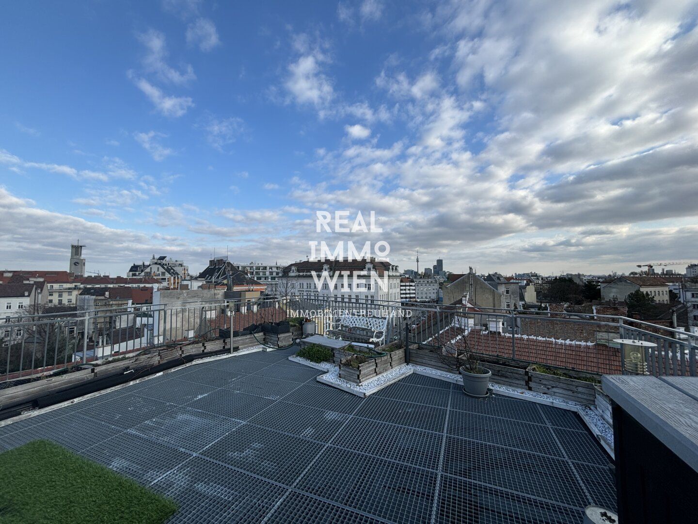 Traumhafte Dachgeschosswohnung in 1210 Wien - Exklusive Terrasse mit Panoramablick!