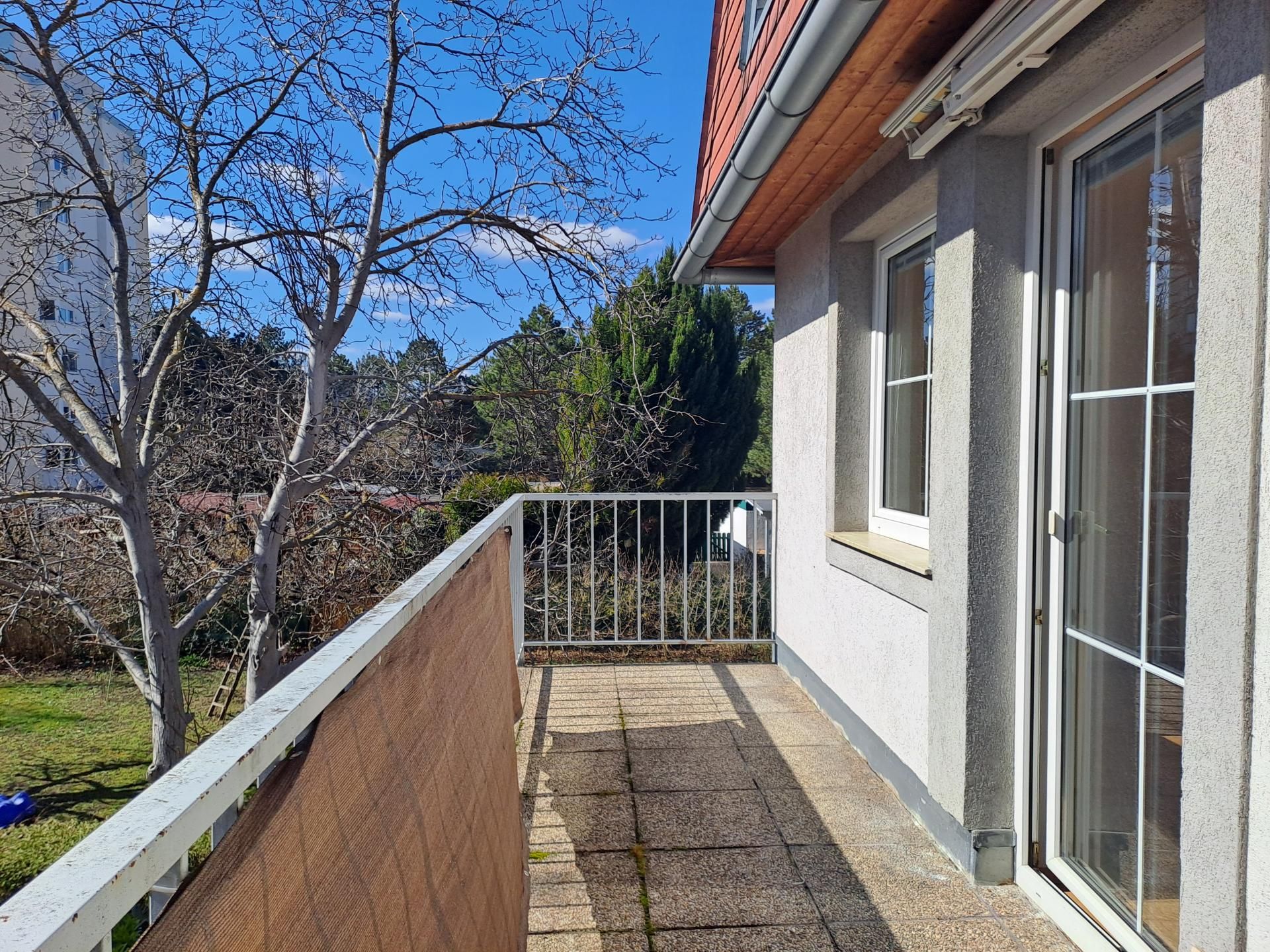 Helle 2 Zimmer mit schöner Terrasse