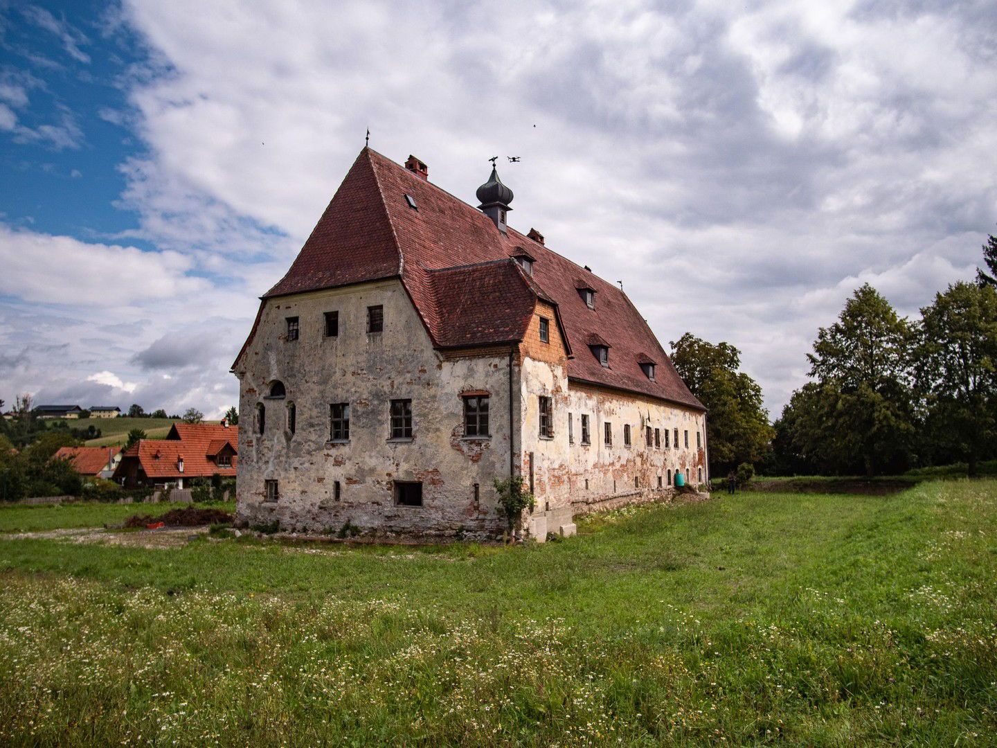 Historisches Anwesen mit Grund für Pferdehof/Gastronomie