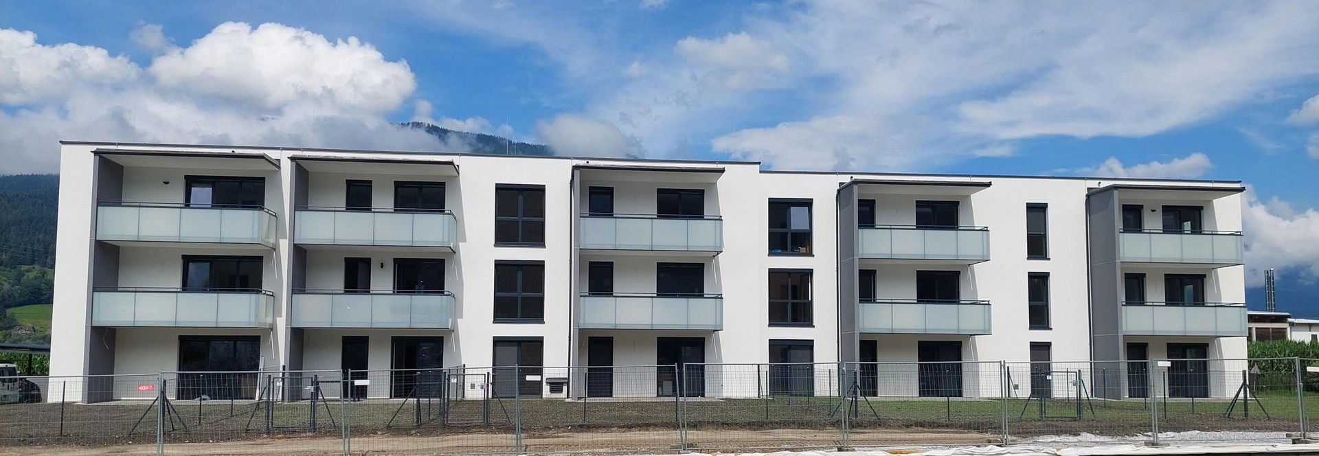 helle 58 m² Neubauwohnung, Erstbezug, 9 m² nicht einsehbarer Balkon, Tiefgarage