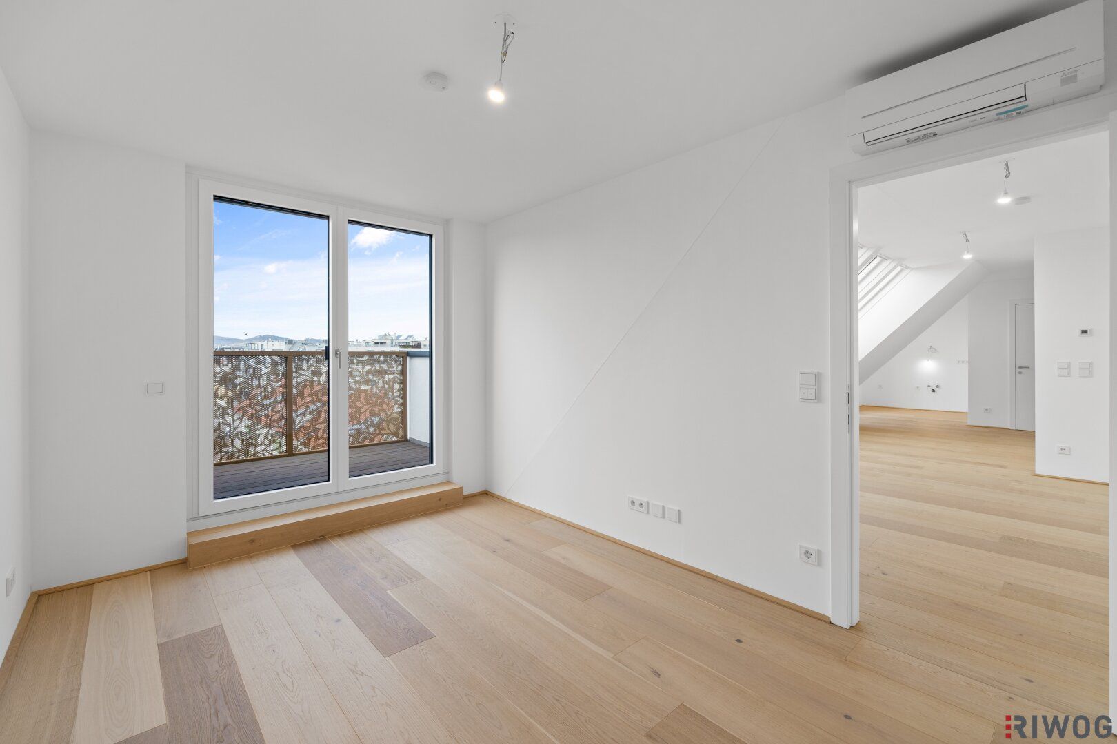 Erstbezug mit Dachterrasse *** 2-Zimmer mit Wohnküche *** Nähe U1 Kagraner Platz
