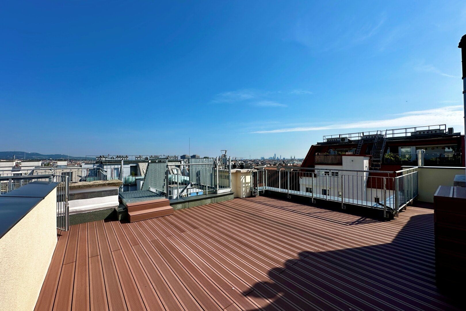 3 Zimmer DG-Wohnung mit außergewöhnlicher Dachterrasse