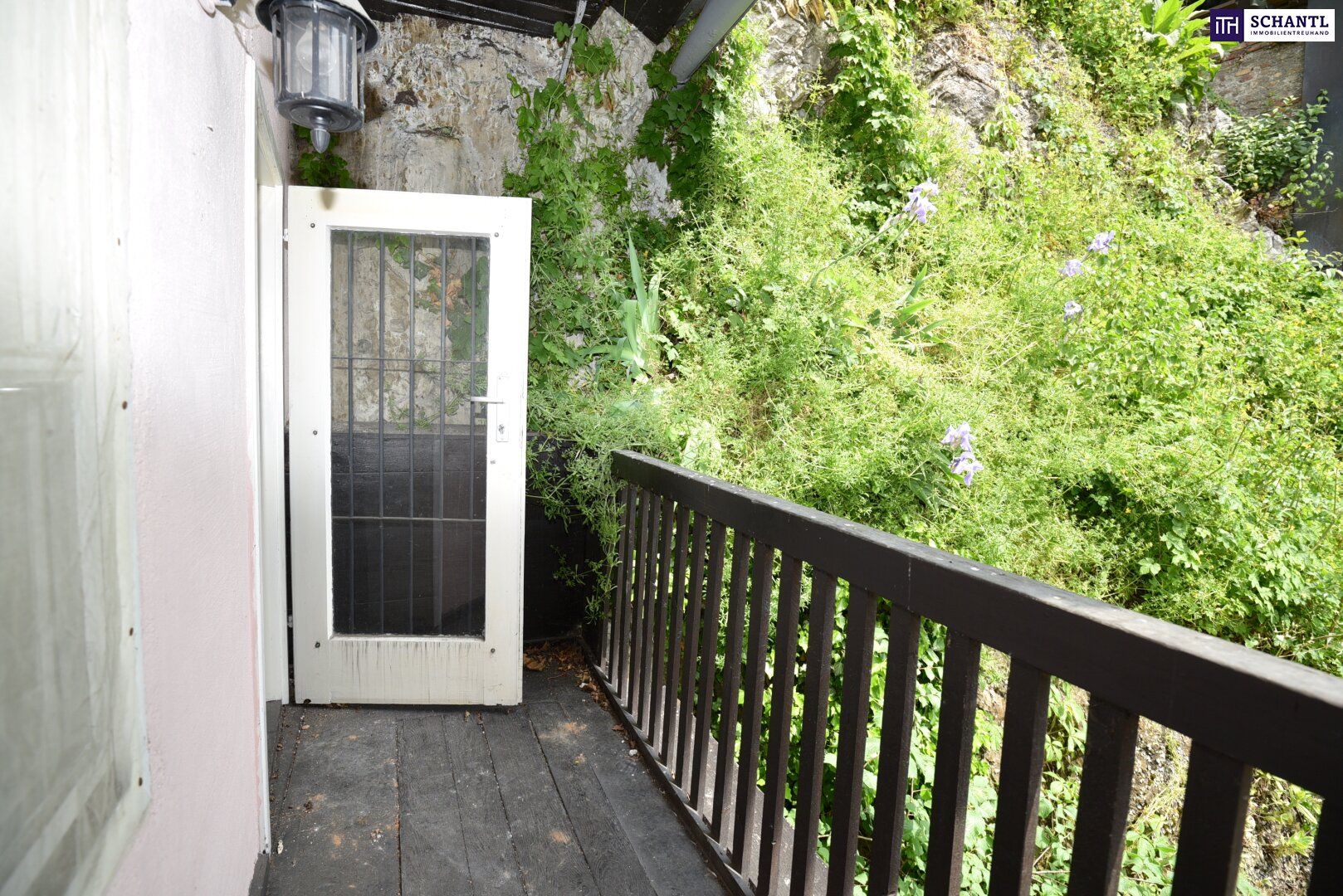 ERSTBEZUG! Kernsanierte Festspielwohnung mit Balkon in bester Lage! Ihr perfektes Stadtjuwel!