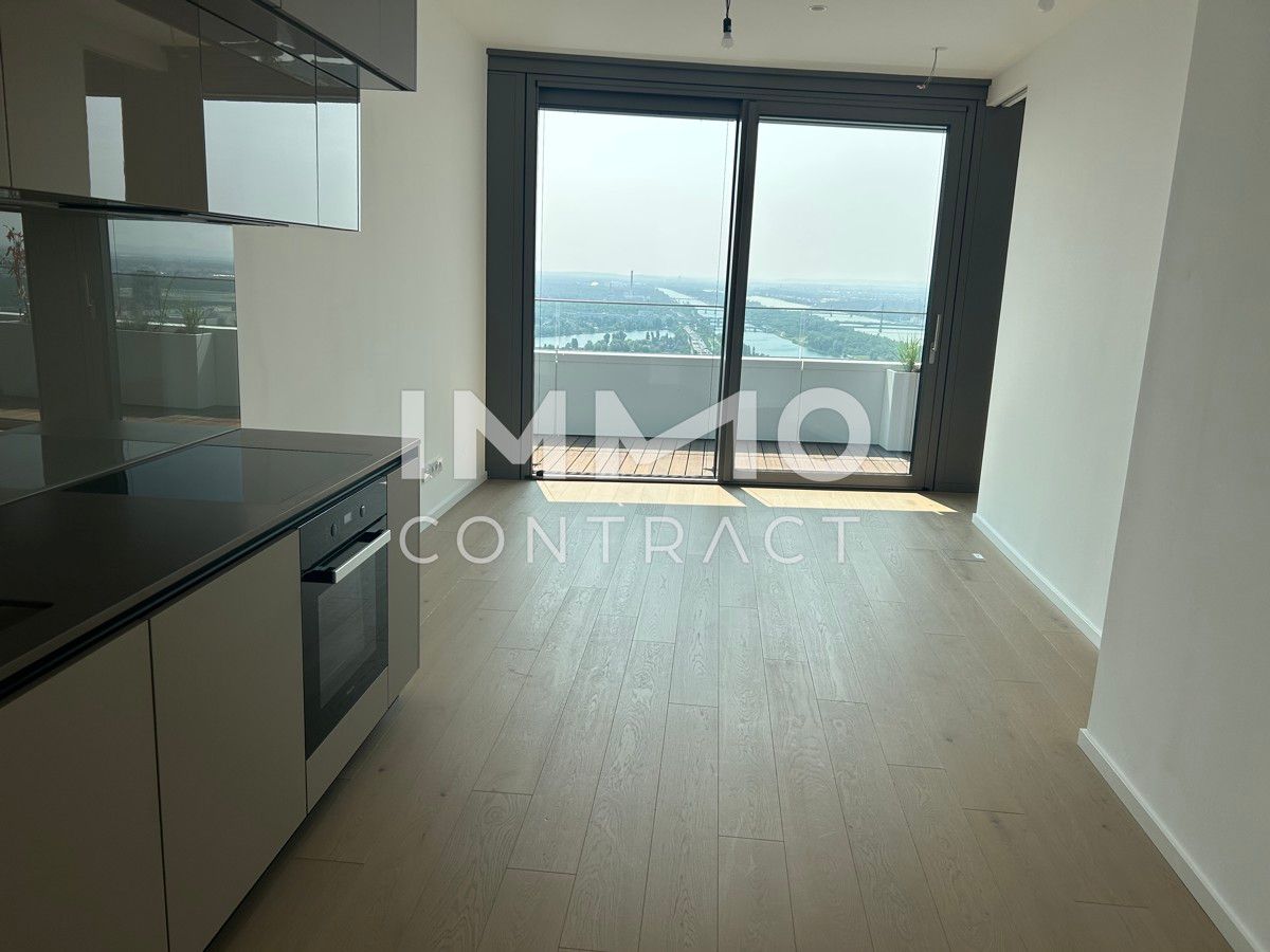 2 Zimmer Erstbezug mit atemberaubenden Blick auf die Donau! Pool, Sauna, Gym inklusive!