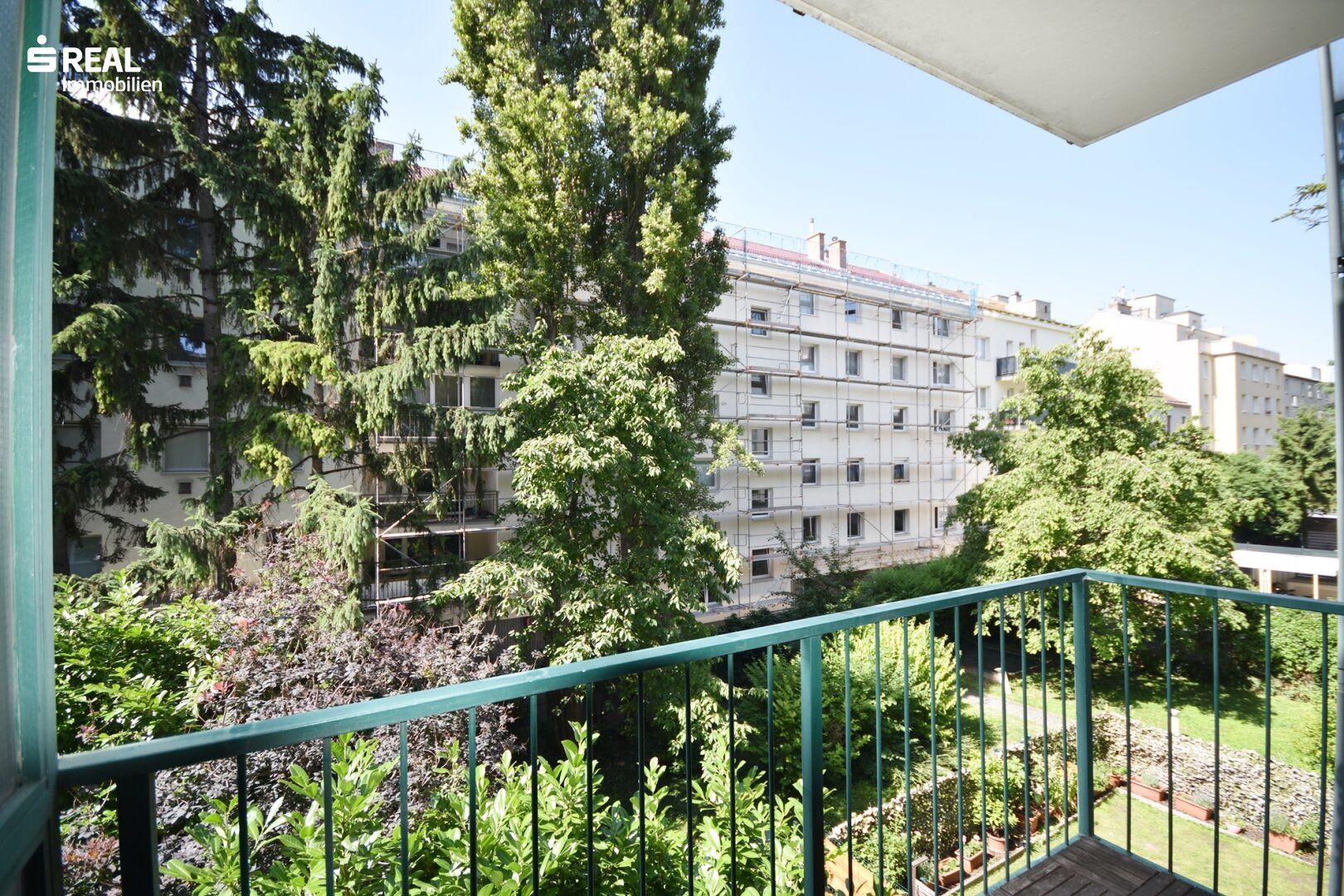 Smarte Starterwohnung mit Loggia und Garagenplatz im Eigentum